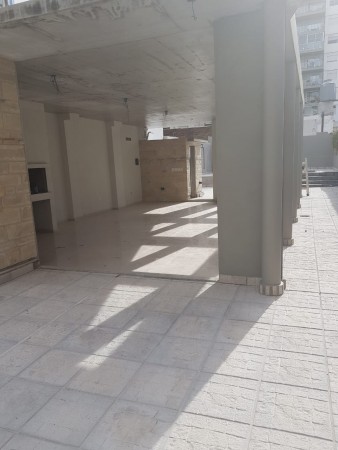 VENTA DEPARTAMENTO Semipiso 2 dormitorios con cochera. Balcon y patio. Amenities - Jujuy 1600