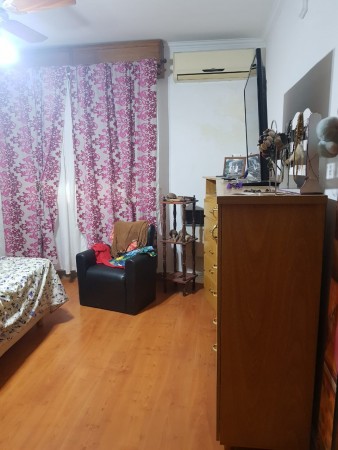 VENTA Casa al frente. Reciclada a nueva. Dos dormitorios, Quincho. Jardin. Parrillero.  Castellanos 2100 FINANCIACION