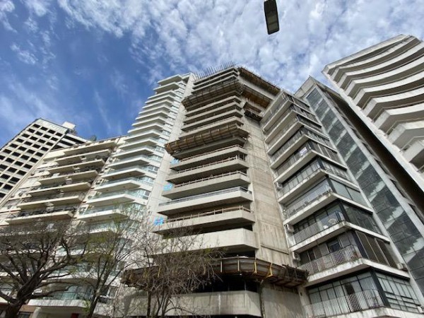 VENTA - Piso exclusivo. Dos dormitorios.  Vista franca al rio.  Amplio balcon corrido.  Amenities. Cochera.  BARRIO MARTIN. ENTREGA INMEDIATA