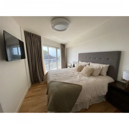 VENTA - Piso exclusivo. Dos dormitorios.  Vista franca al rio.  Amplio balcon corrido.  Amenities. Cochera.  BARRIO MARTIN. ENTREGA INMEDIATA