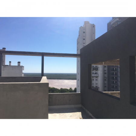 VENTA DEPARTAMENTO Semipiso UN DORMITORIO a estrenar. Balcon al frente y contrafrente con parrillero. Con cochera .Amenities en terraza vista al rio. Salta 1200