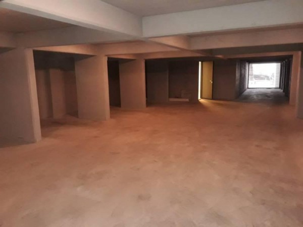 VENTA COCHERA en PB y 1er piso de edificio - Av. Pellegrini 563