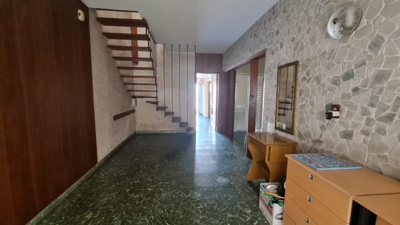 EN VENTA Importante CASA AL FRENTE en DOS PLANTAS - 3 DORMITORIOS - Patio, jardin - Callao 3300