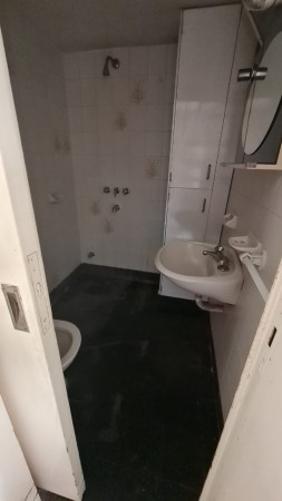 EN VENTA Importante CASA AL FRENTE en DOS PLANTAS - 3 DORMITORIOS - Patio, jardin - Callao 3300