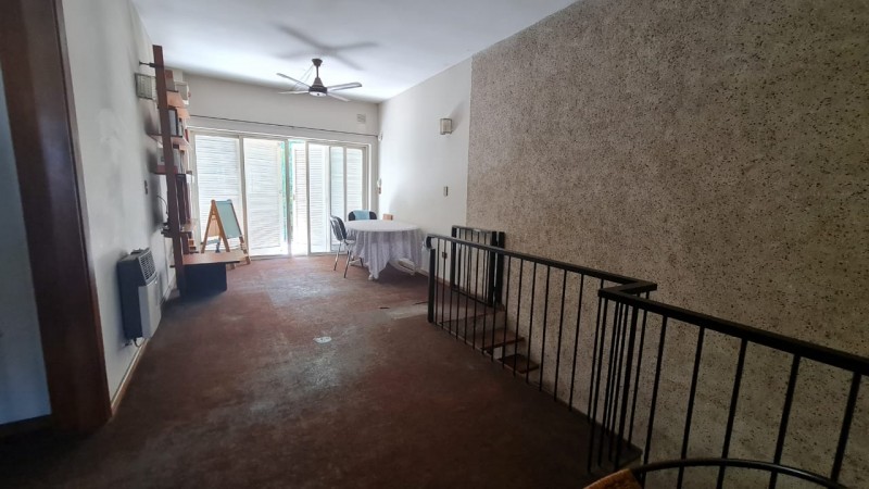 EN VENTA Importante CASA AL FRENTE en DOS PLANTAS - 3 DORMITORIOS - Patio, jardin - Callao 3300