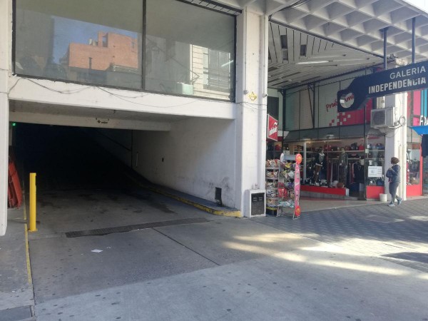 VENTA INTERESANTE OPORTUNIDAD COCHERA CENTRICA - Sarmiento y Rioja