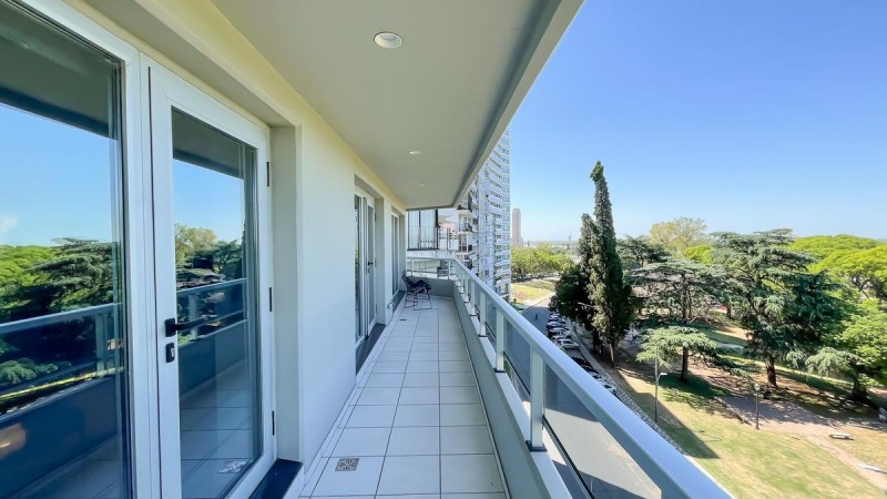 VENTA - Piso exclusivo. Dos dormitorios.  Vista franca al rio.  Amplio balcon corrido.  Amenities. Cochera.  BARRIO MARTIN. ENTREGA INMEDIATA