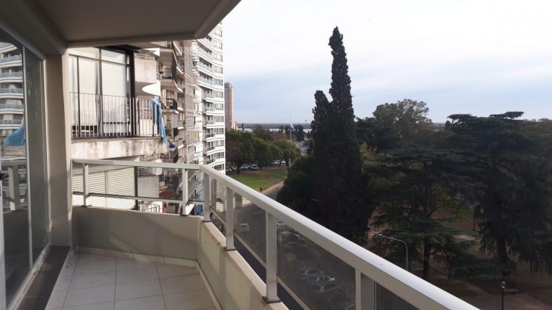 VENTA - Piso exclusivo. Dos dormitorios.  Vista franca al rio.  Amplio balcon corrido.  Amenities. Cochera.  BARRIO MARTIN. ENTREGA INMEDIATA