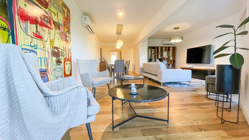 VENTA - Piso exclusivo. Dos dormitorios.  Vista franca al rio.  Amplio balcon corrido.  Amenities. Cochera.  BARRIO MARTIN. ENTREGA INMEDIATA