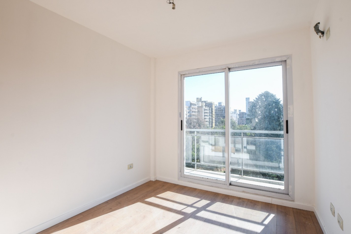 VENTA OPORTUNIDAD Vista despejada Plaza Lopez. Un dormitorio. ENTREGA INMEDIATA