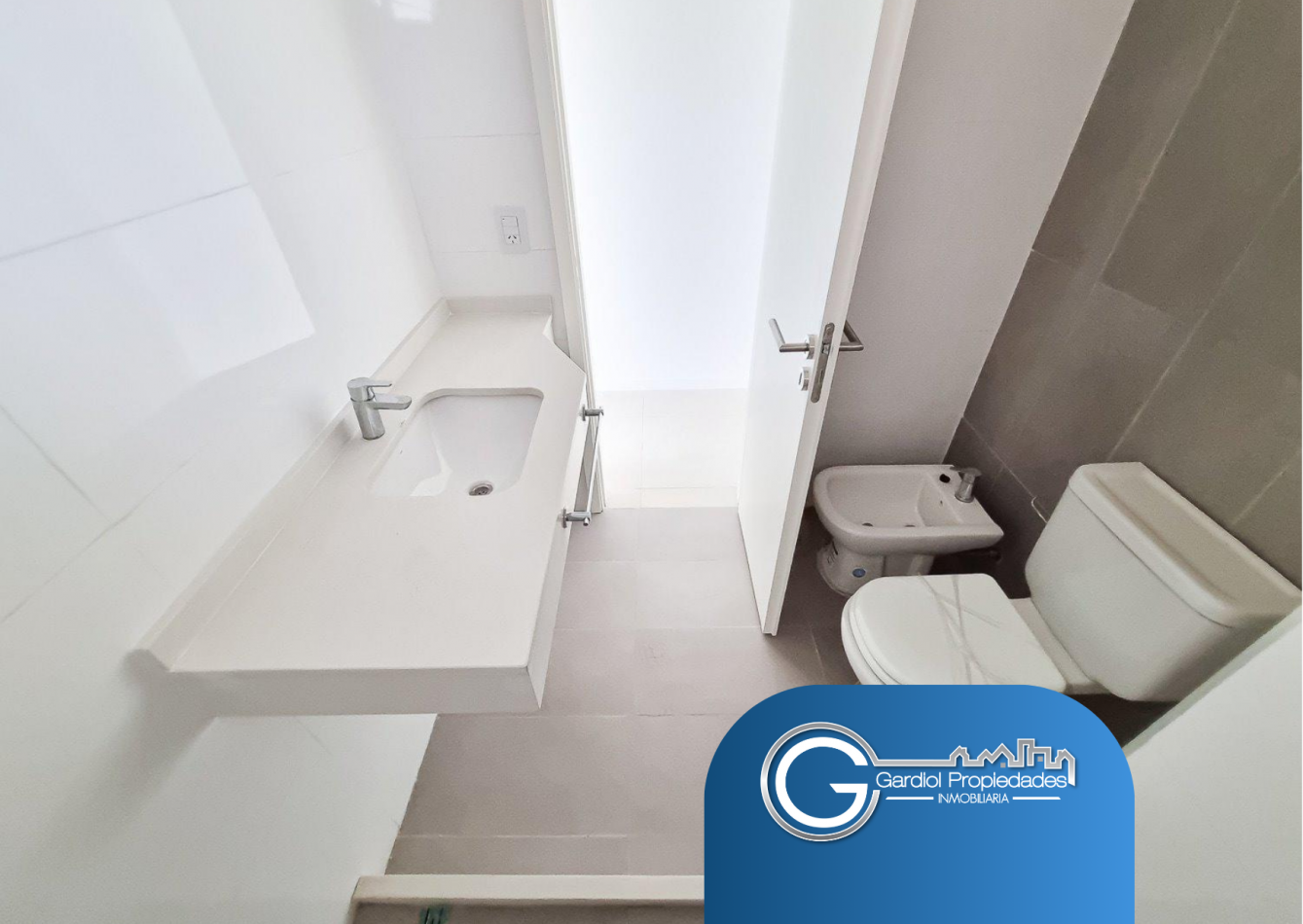 VENTA DEPARTAMENTO Duplex DOS DORMITORIOS - Terraza exclusiva y balcon frente al parque Independencia  - Av. Pellegrini 2632