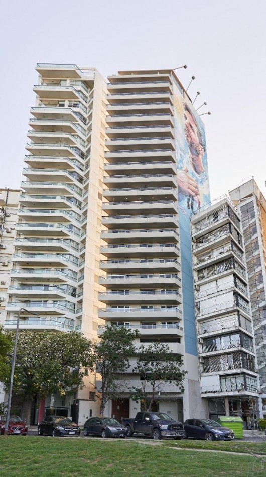 VENTA - Piso exclusivo. Dos dormitorios.  Vista franca al rio.  Amplio balcon corrido.  Amenities. Cochera.  BARRIO MARTIN. ENTREGA INMEDIATA