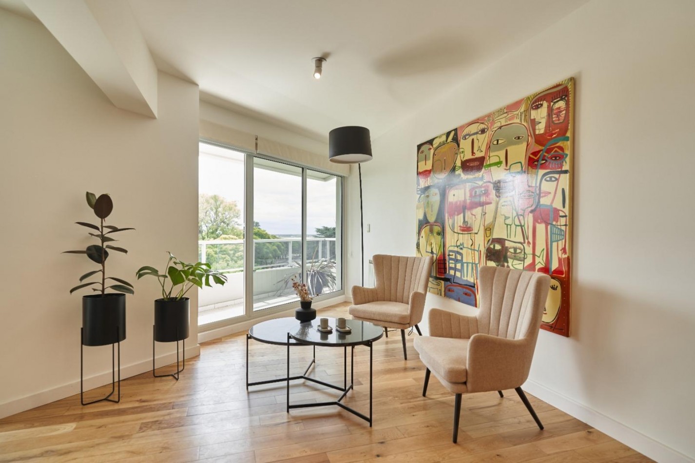 VENTA - Piso exclusivo. Dos dormitorios.  Vista franca al rio.  Amplio balcon corrido.  Amenities. Cochera.  BARRIO MARTIN. ENTREGA INMEDIATA