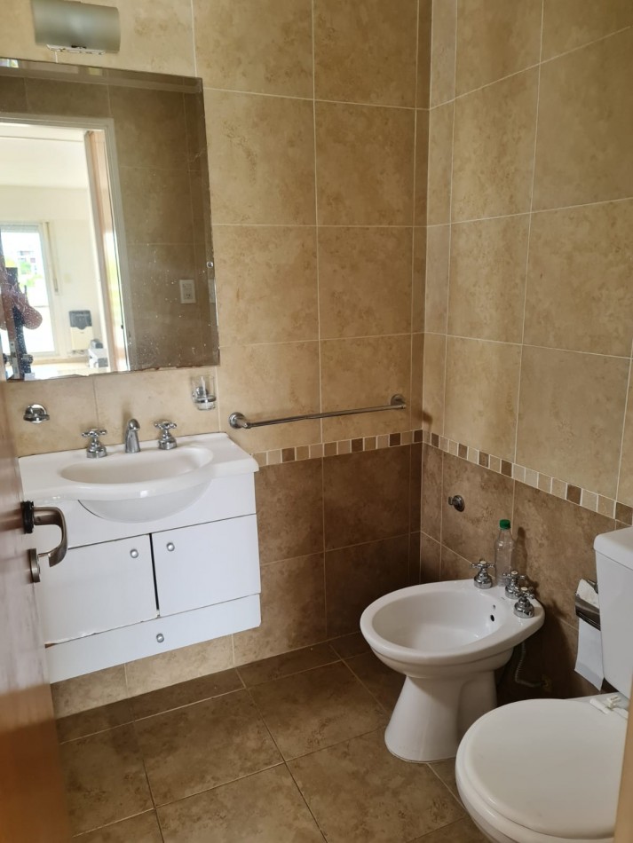 En venta. Oportunidad amplio monoambiente con balcon. Rioja 3227