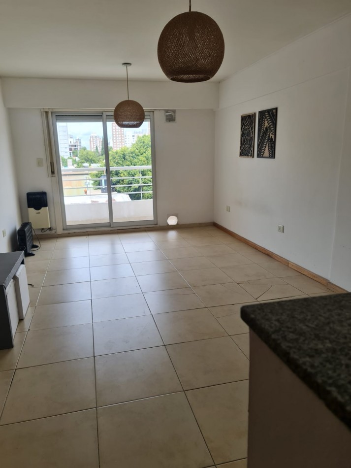 En venta. Oportunidad amplio monoambiente con balcon. Rioja 3227