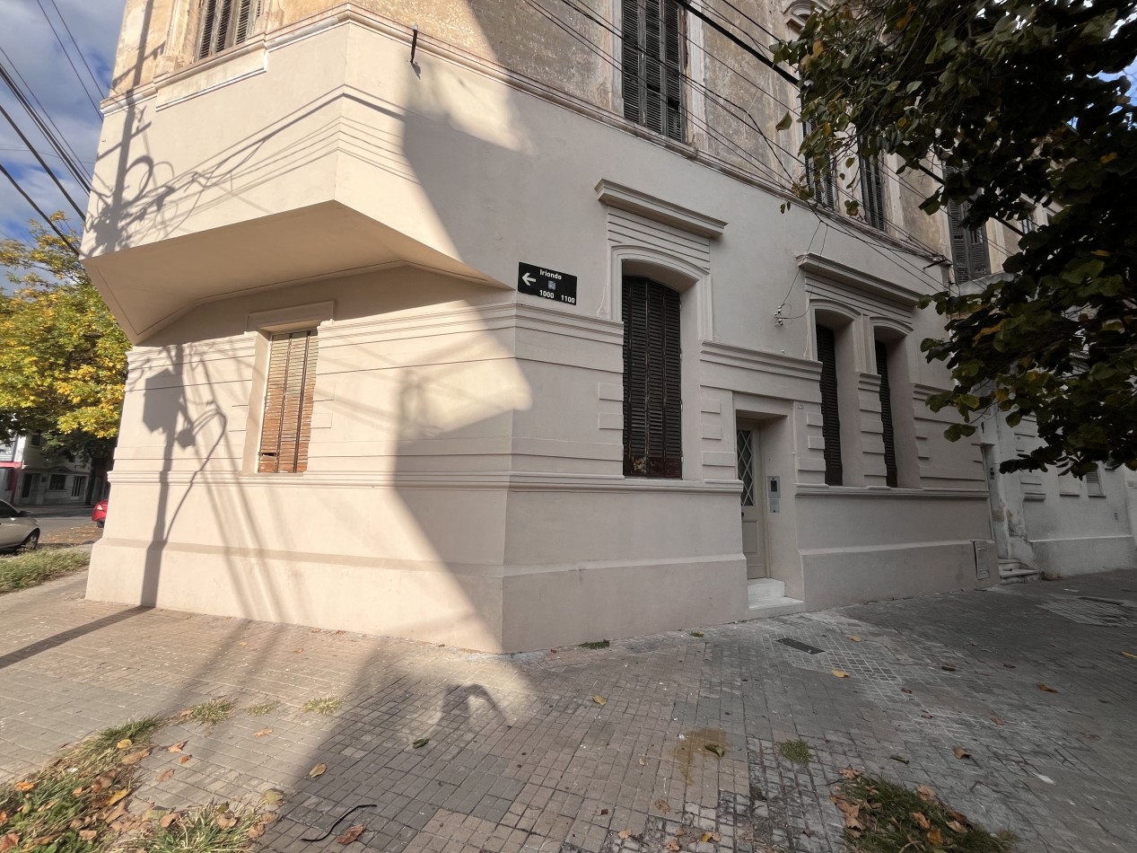 Casa remodelada, 2 dormitorios, patio - Echesortu