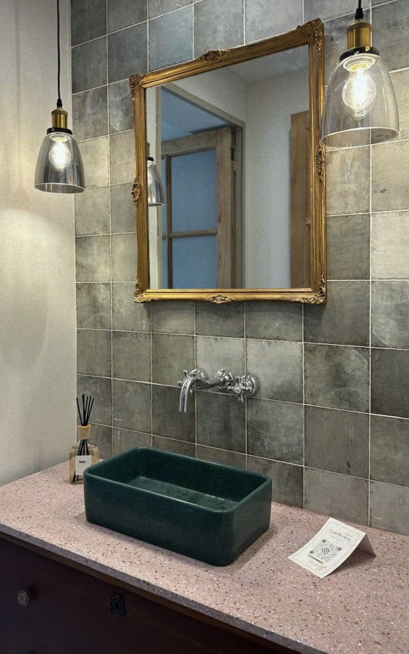 Importante Casa de diseño en Pinchicha, 3 dormitorio, patio con parrillero, terraza con piscina 