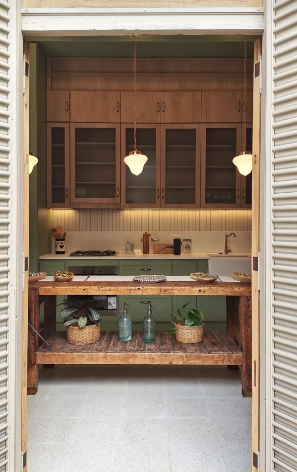 Importante Casa de diseño en Pinchicha, 3 dormitorio, patio con parrillero, terraza con piscina 