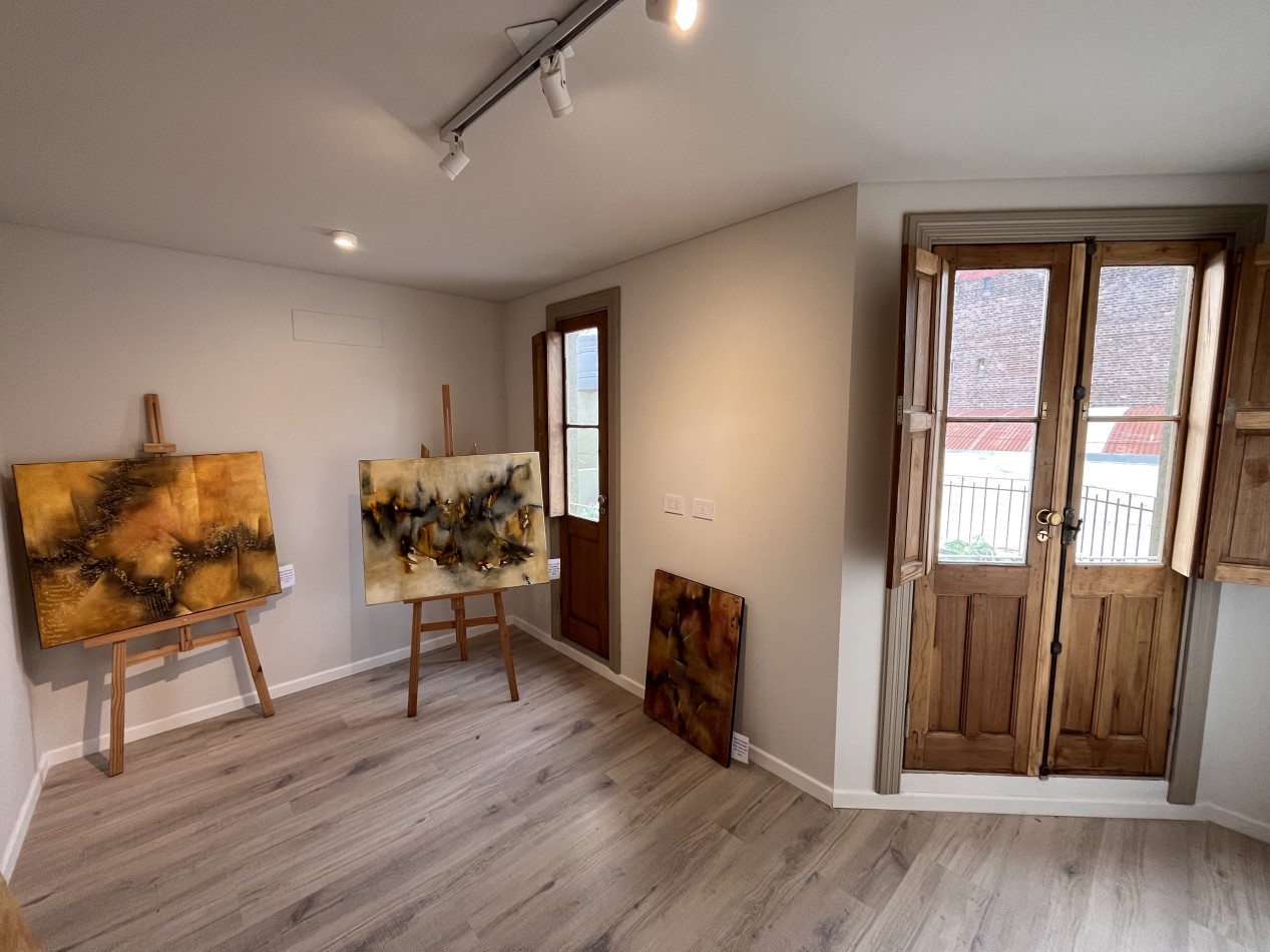 Importante Casa de diseño en Pinchicha, 3 dormitorio, patio con parrillero, terraza con piscina 