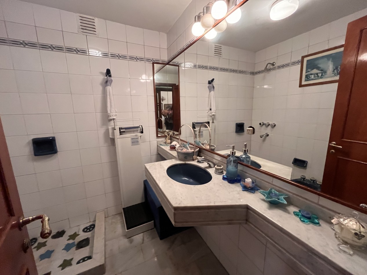 Exclusiva Casa en Fisherton de 4 dormitorios, parque, piscina 