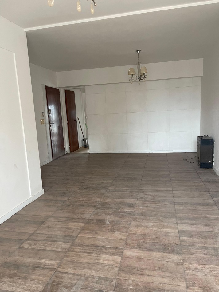 Excelente Oportunidad en Barrio Martin: 2 Dormitorios, Balcon a la Calle 