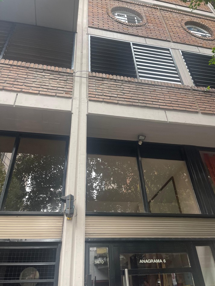 Excelente Oportunidad en Barrio Martin: 2 Dormitorios, Balcon a la Calle 