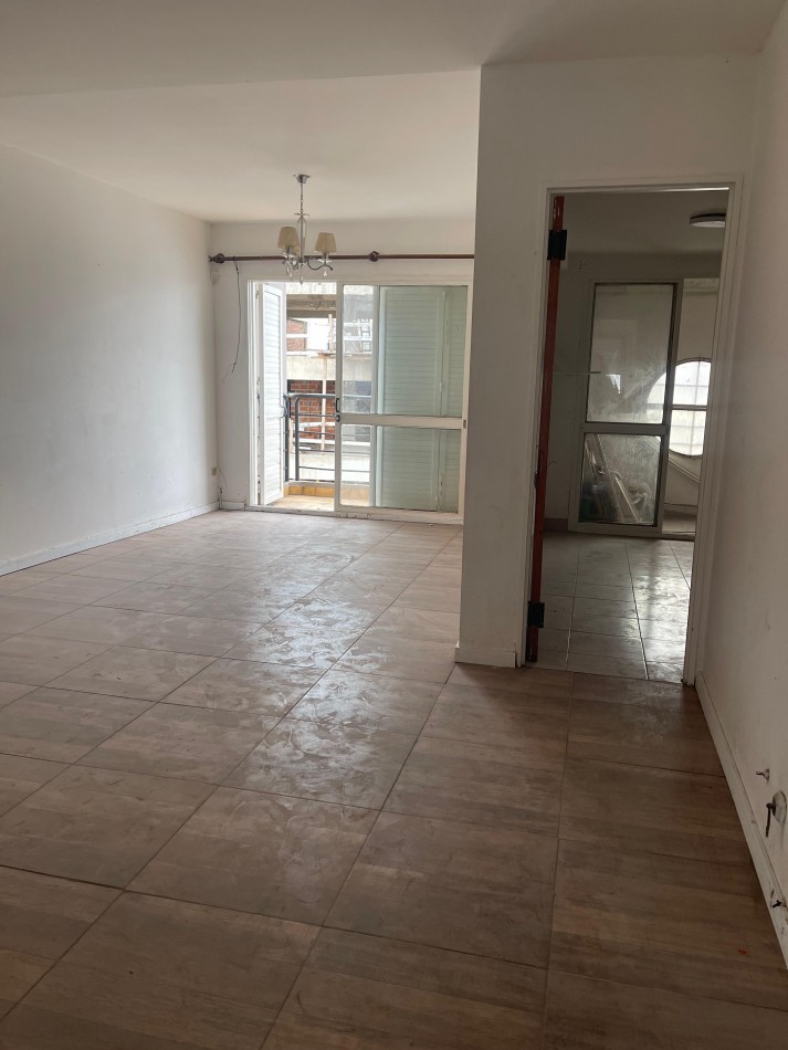 Excelente Oportunidad en Barrio Martin: 2 Dormitorios, Balcon a la Calle 