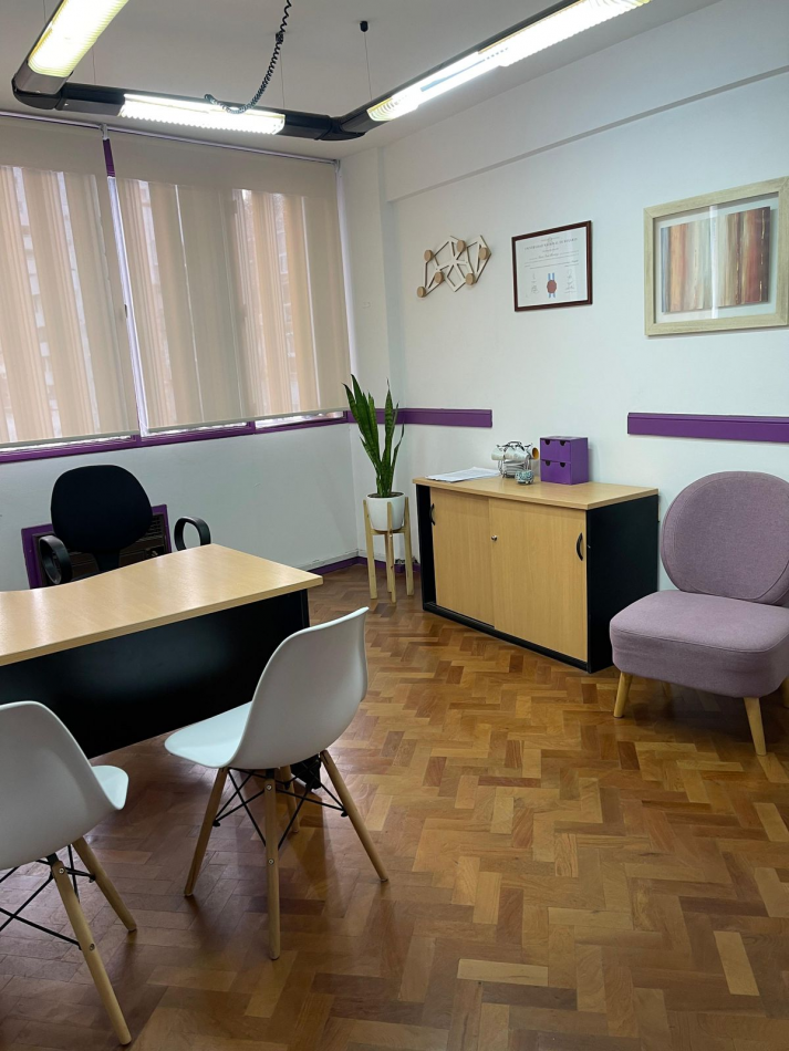 OFICINA AL FRENTE EN PLENO CENTRO DE ROSARIO - EXCELENTE ESTADO