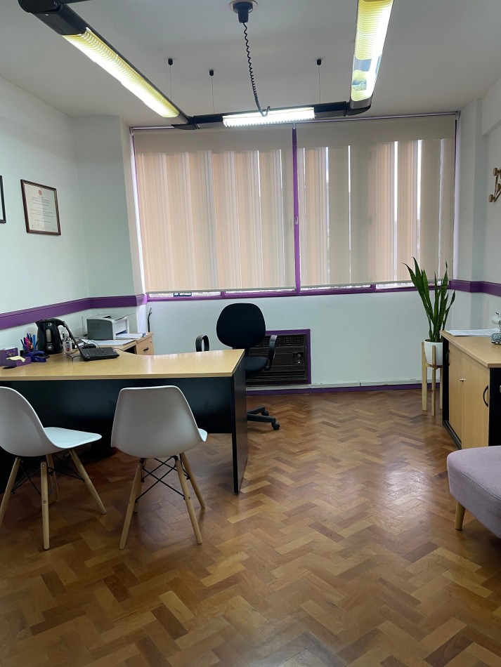 OFICINA AL FRENTE EN PLENO CENTRO DE ROSARIO - EXCELENTE ESTADO