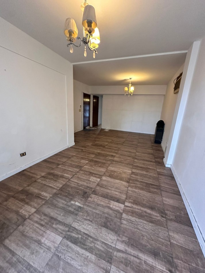 Excelente Oportunidad en Barrio Martin: 2 Dormitorios, Balcon a la Calle 