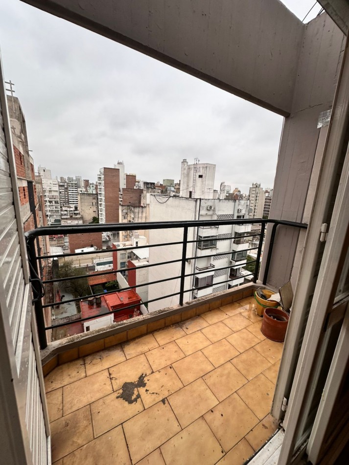 Excelente Oportunidad en Barrio Martin: 2 Dormitorios, Balcon a la Calle 