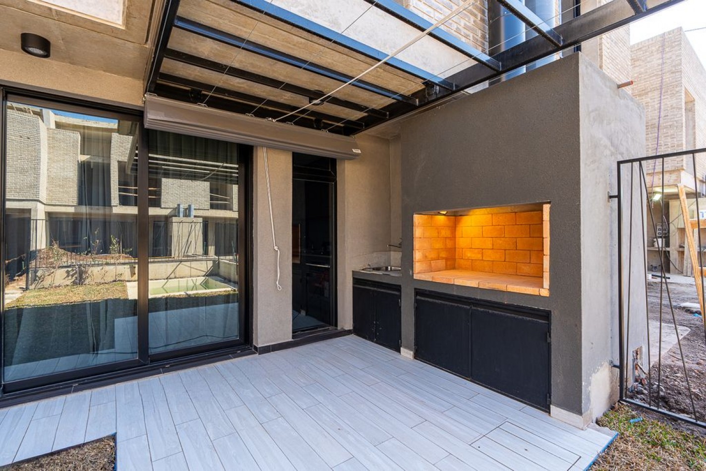 oportunidad Casa 3 dormitorios en FISHERTON - Piscina, jardin, parrillero - Cochera - Proxima entrega