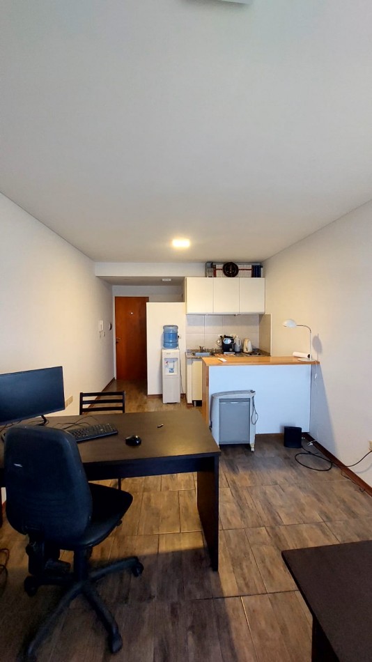 Oportunidad en venta - MONOAMBIENTE, balcon al frente - ABASTO
