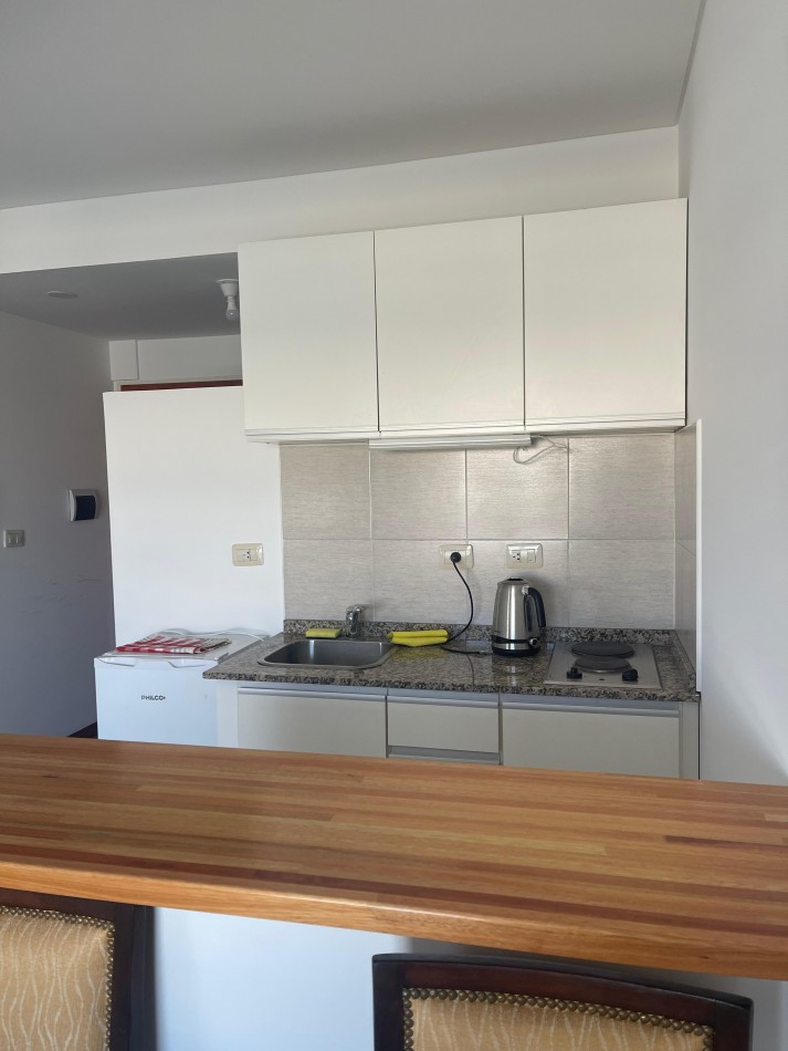 Oportunidad en venta - MONOAMBIENTE, balcon al frente - ABASTO