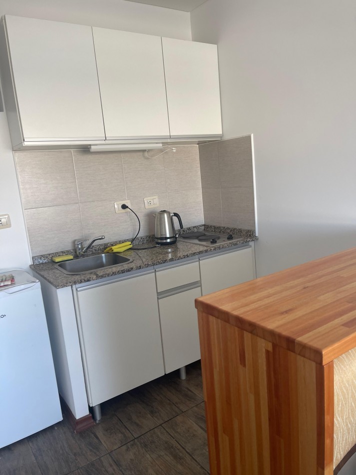 Oportunidad en venta - MONOAMBIENTE, balcon al frente - ABASTO