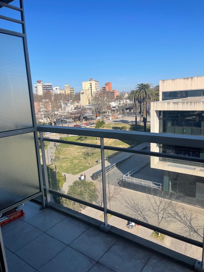 Oportunidad en venta - MONOAMBIENTE, balcon al frente - ABASTO
