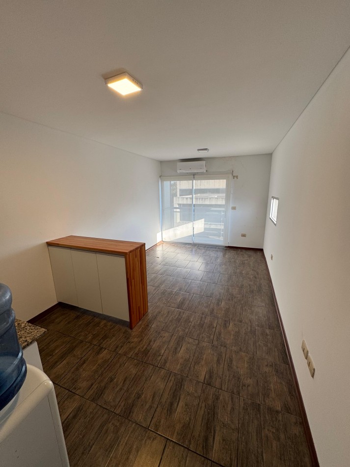 Oportunidad en venta - MONOAMBIENTE, balcon al frente - ABASTO