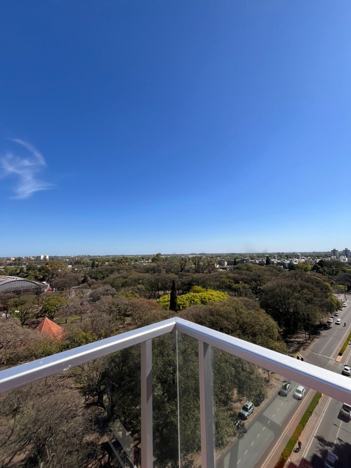 VENTA DEPARTAMENTO SEMIPISO 2 DORMITORIOS - Patio, balcon frente al parque Independencia - Av. Pellegrini 2632