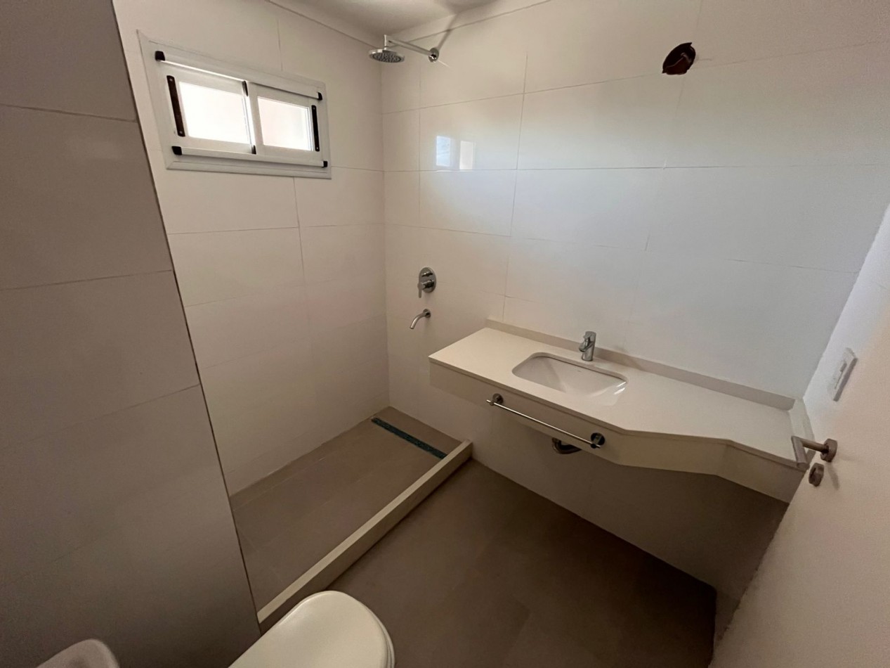 VENTA DEPARTAMENTO SEMIPISO 2 DORMITORIOS - Patio, balcon frente al parque Independencia - Av. Pellegrini 2632