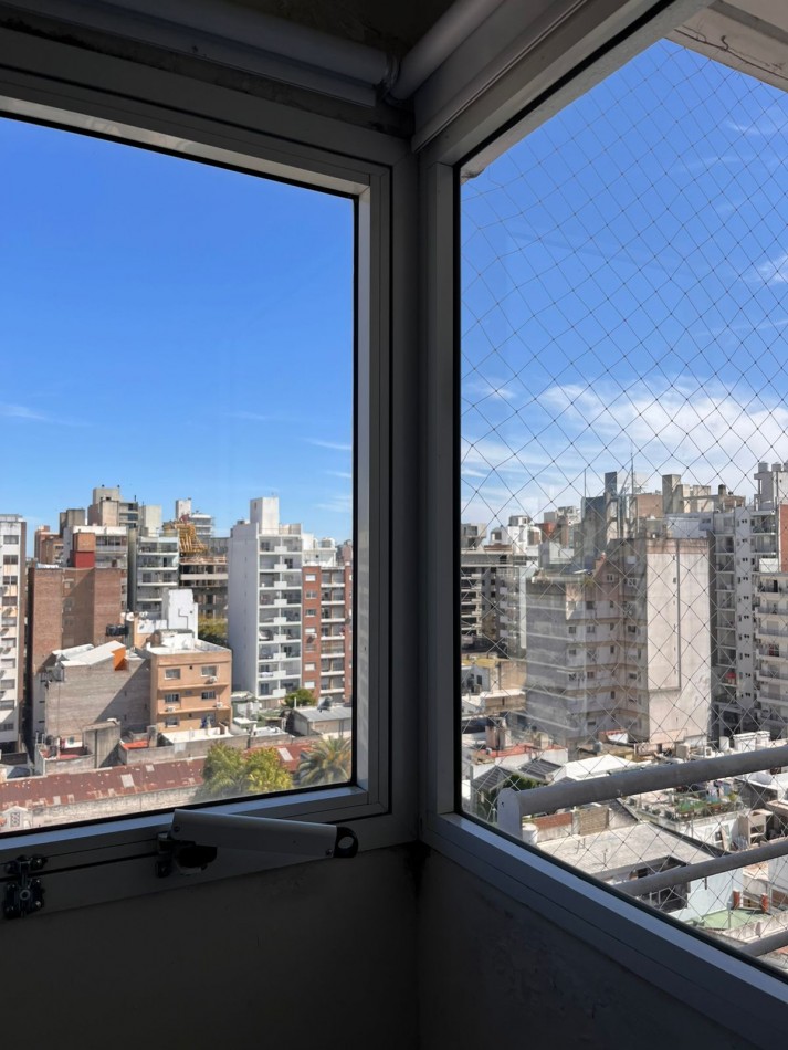 SEMIPISO DE UN DORMITORIO - Balcon al frente - Con cochera - Zeballos 1700