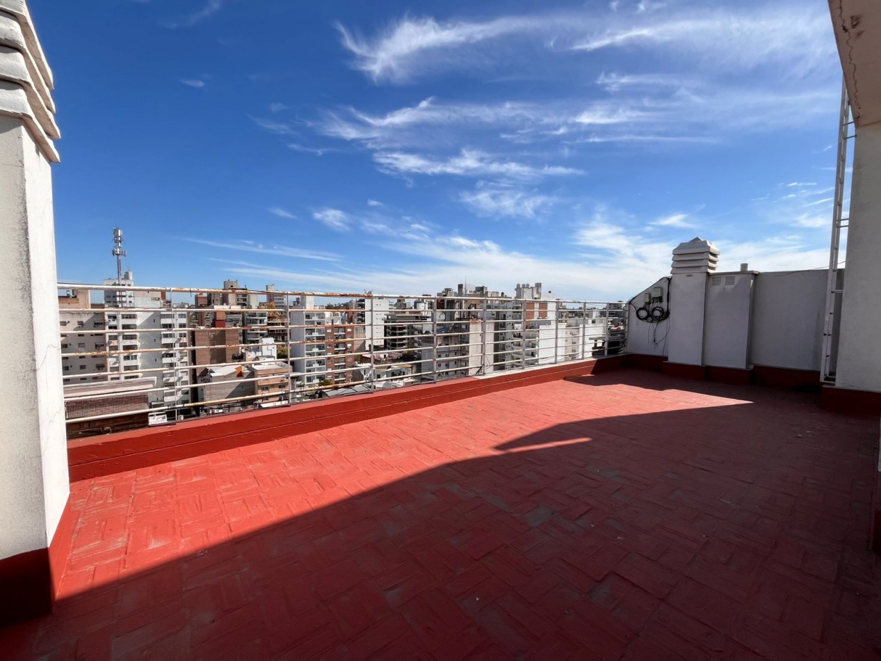 SEMIPISO DE UN DORMITORIO - Balcon al frente - Con cochera - Zeballos 1700