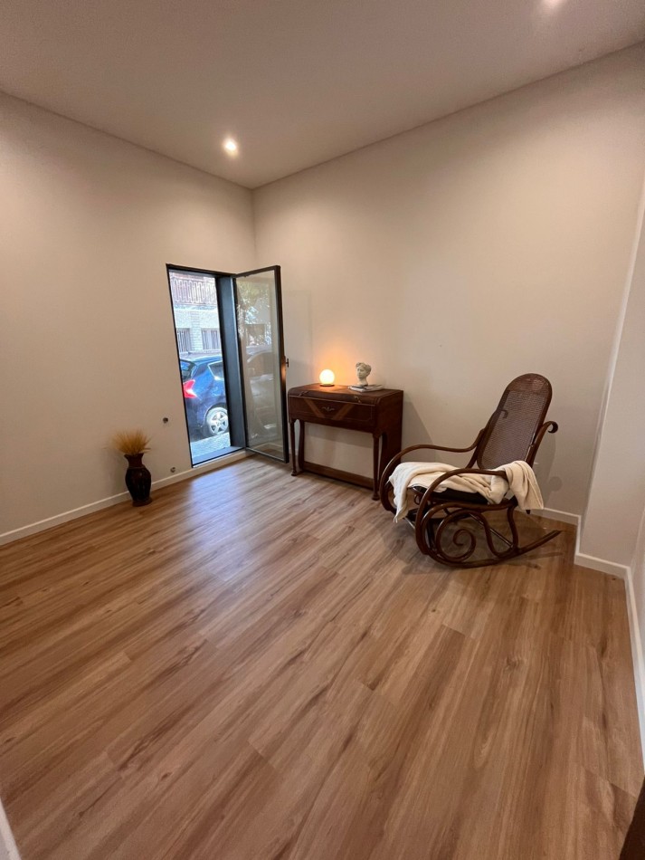 Espectacular CASA de diseño, 3 dormitorios, patio, piscina, terraza, cochera - BARRIO LOURDES