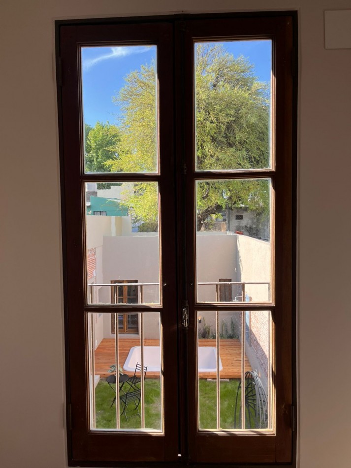 Espectacular CASA de diseño, 3 dormitorios, patio, piscina, terraza, cochera - BARRIO LOURDES