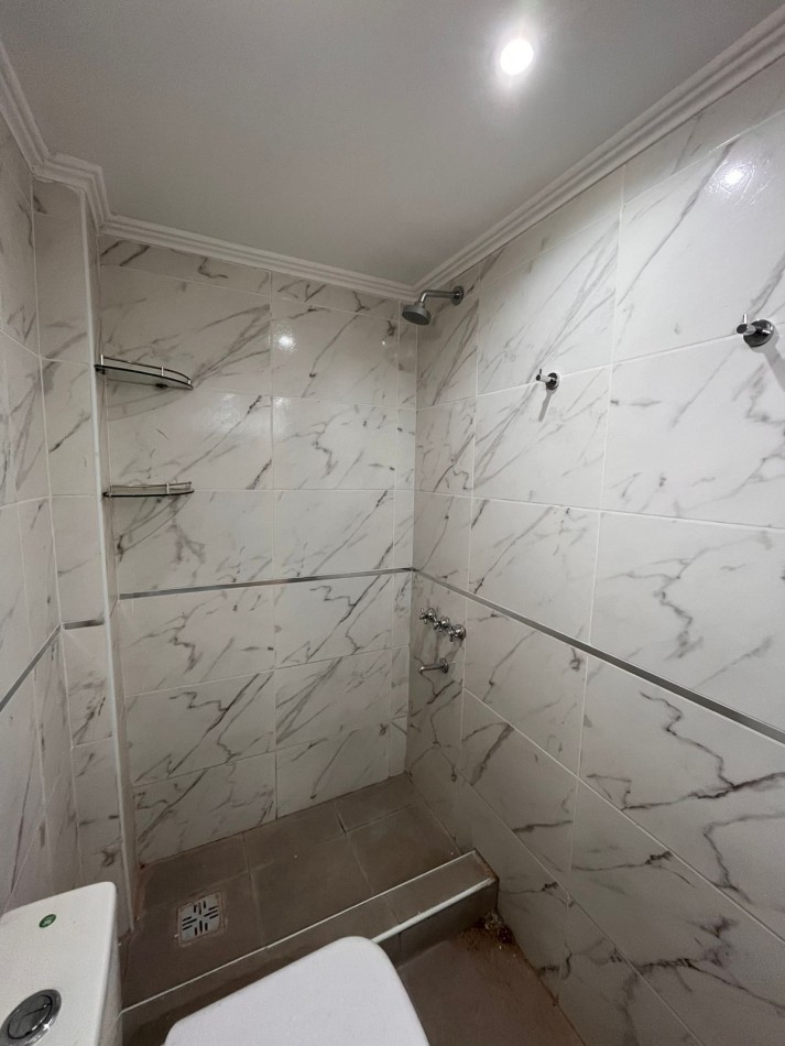 SEMIPISO DE UN DORMITORIO, RECICLADO A NUEVO, BALCON AL FRENTE - MITRE 1511