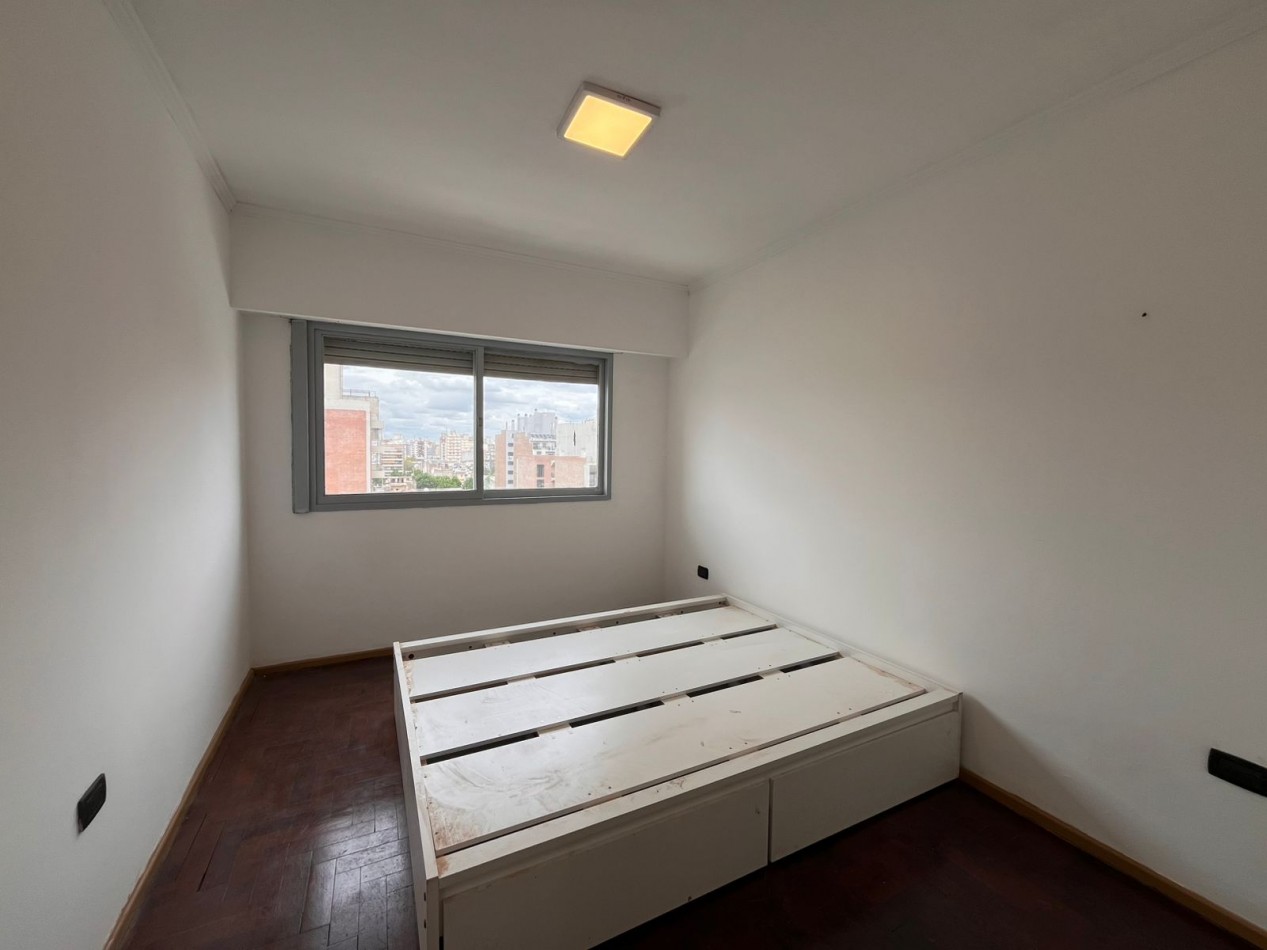 SEMIPISO DE UN DORMITORIO, RECICLADO A NUEVO, BALCON AL FRENTE - MITRE 1511