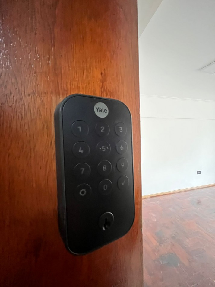 SEMIPISO DE UN DORMITORIO, RECICLADO A NUEVO, BALCON AL FRENTE - MITRE 1511