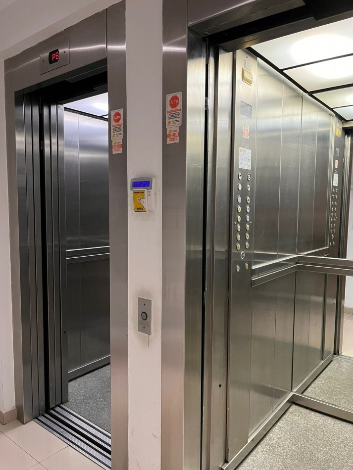 Piso exclusivo de 3 dormitorios con cochera en zona Rio - GUEMES 1972