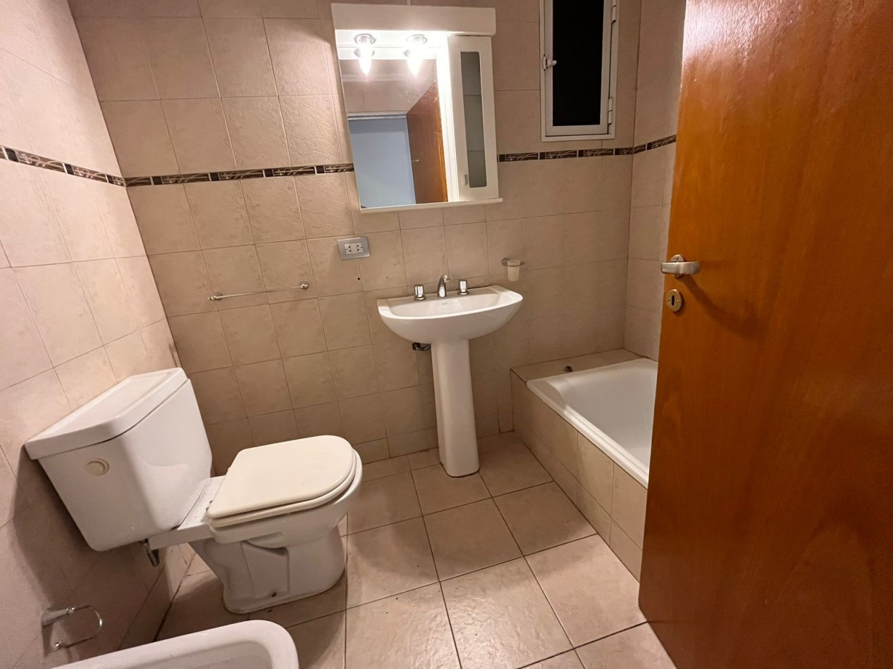 Piso exclusivo de 3 dormitorios con cochera en zona Rio - GUEMES 1972