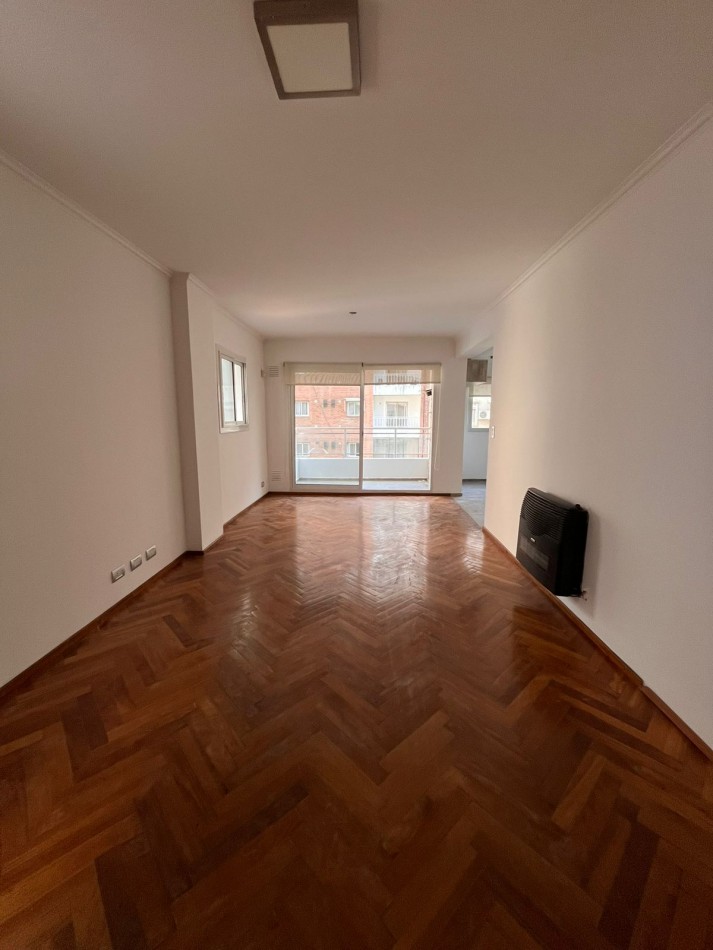 Piso exclusivo de 3 dormitorios con cochera en zona Rio - GUEMES 1972