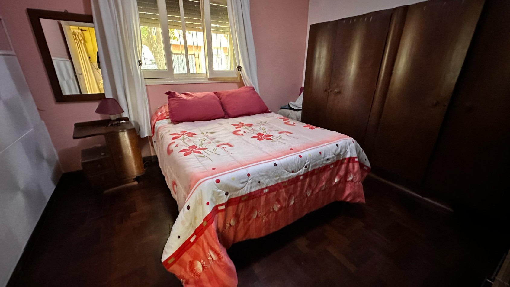 VENTA Casa al frente - Un dormitorio, galeria, patio, terraza - BARRIO BELLA VISTA